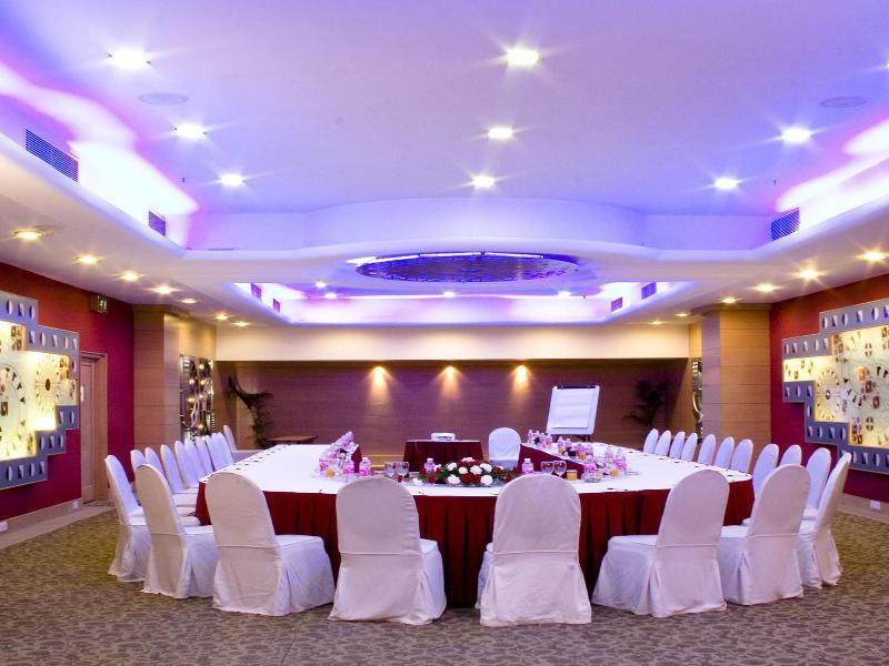 Le Meridien Bangalore Exterior foto